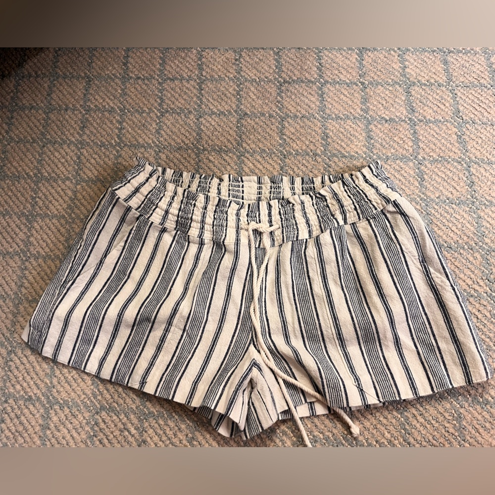 ROXY shorts. Children’s size large. fits women’s small too.